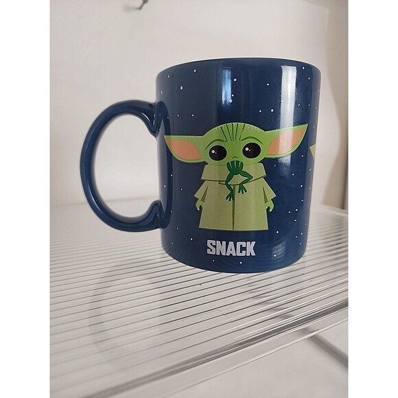 Blue Star Wars The Mandalorian Baby Yoda Snack Attack Protect 20 Oz. Mug - Picture 3 of 5